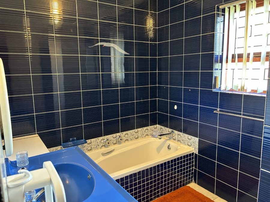 4 Bedroom Property for Sale in Camphersdrift Western Cape